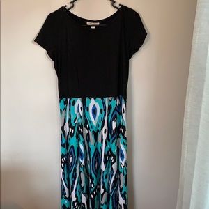 Pretty dress with sleeves